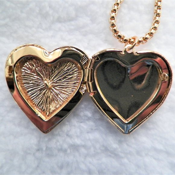 LAST ONE Gold Embossed Leaves Heart Locket Necklace Forever 21 - Picture 6 of 7